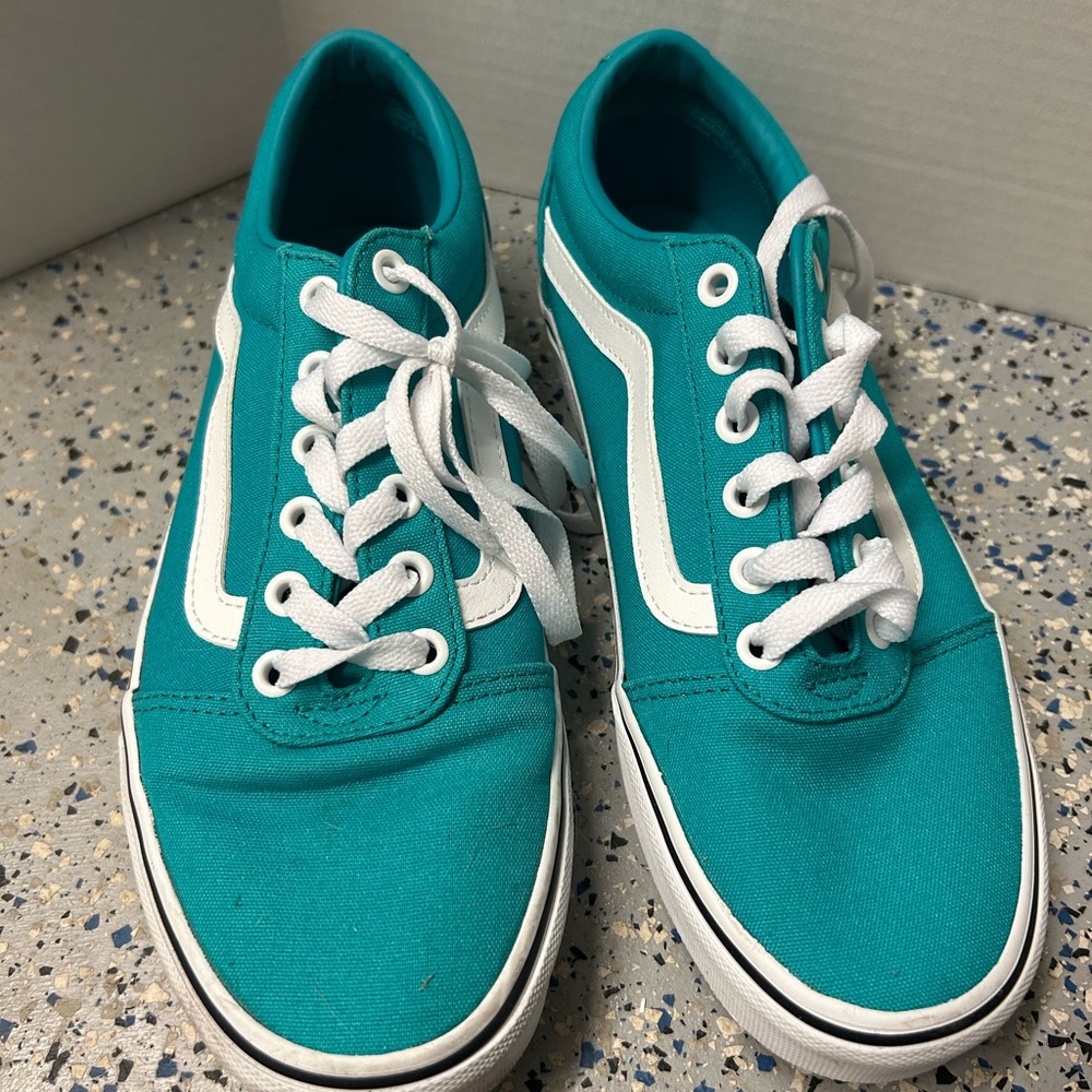 Brand new teal converse